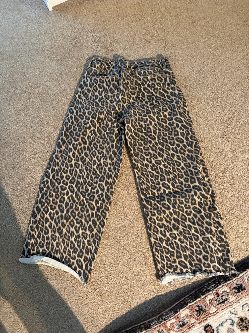 Leopard Print Wide Leg Cropped Jeans - Picture 4 of 4